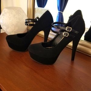 Maryjane platform pumps